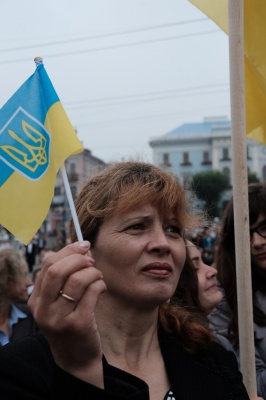 На Центральній площі Чернівців підняли Державний Прапор (ФОТО)