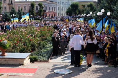 У Чернівцях розпочали святкувати День незалежності (ФОТО)