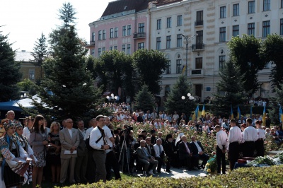 У Чернівцях розпочали святкувати День незалежності (ФОТО)