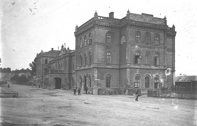 Про Чернівці в старих фото. Перший вокзал.