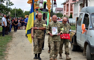 Поховали буковинця, який помер після повернення з АТО (ФОТО)