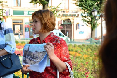 «Маленьке й чарівне місто з красивими балконами», – для туристів провели безкоштовну екскурсію Чернівцями(ФОТО)