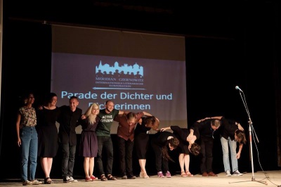 «Візьміть слухавку!»: виступ поета зі Швейцарії у Чернівцях перервав рінгтон мобільного у залі