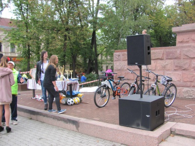 У Чернівцях бігли милю з візочками та собачками (ФОТО)