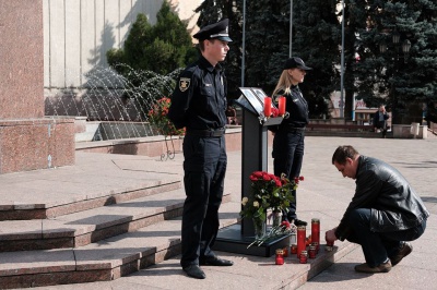 "Ми завжди їх пам'ятатимемо": у Чернівцях полісмени вшанували пам'ять загиблих колег (ФОТО)