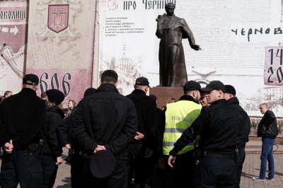 "Ми завжди їх пам'ятатимемо": у Чернівцях полісмени вшанували пам'ять загиблих колег (ФОТО)