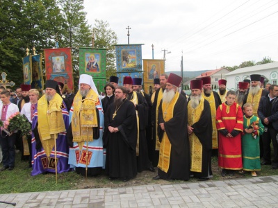 Першому митрополиту Буковини відкрили пам’ятник у його рідному селі (ФОТО)