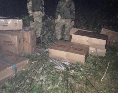 На Буковині прикордонники затримали 30 ящиків сигарет