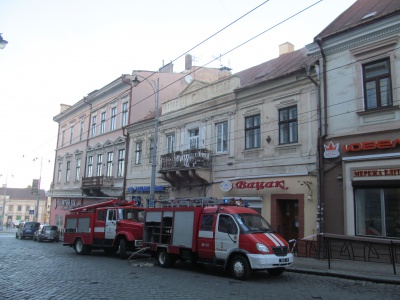 В центре Черновцов пожар - перекрыто движение транспорта (ФОТО)