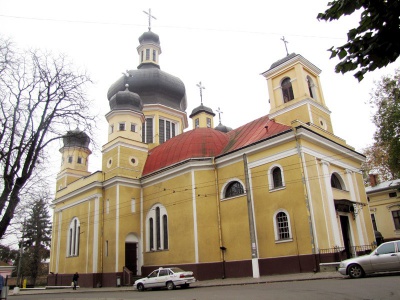 Біля собору в Чернівцях знайшли тіло жінки