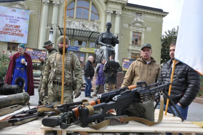 "Ніколи не направляйте зброю на людей": у Чернівцях відкрили музей війни (ФОТО)