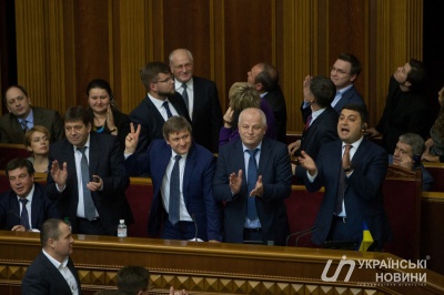 Стало відомо, хто з нардепів-буковинців проголосував за підняття собі зарплати