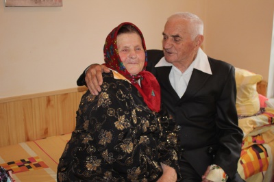 У Чернівецькій області одружилась 80-річна пара