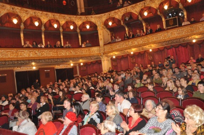 Вистава Чернівецького театру відбувалася під супровід оркестру (ФОТО)