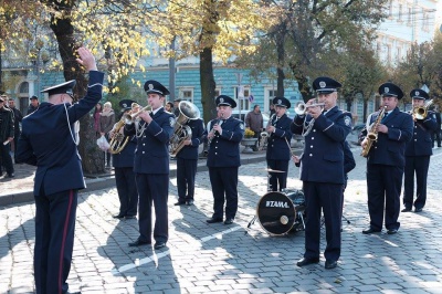 У Чернівцях поклали квіти до пам’ятника визволителям (ФОТО)