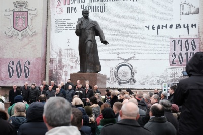 "Наші цінності не змінилися": у Чернівцях учасники Майдану на віче згадували, як творилась Революція гідності (ФОТО)