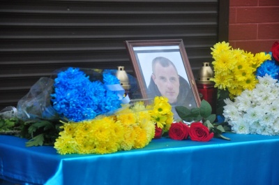 У Чернівцях встановили меморіальну дошку загиблому на Майдані уродженцю Калуша