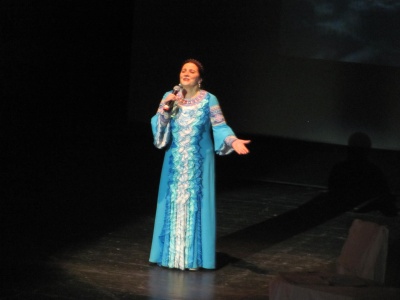 У Чернівцях Ніна Матвієнко у переповненому театрі співала колискові (ФОТО)