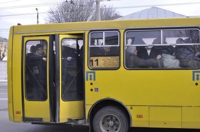 Перевізники у Чернівцях не дотримуються умов договору