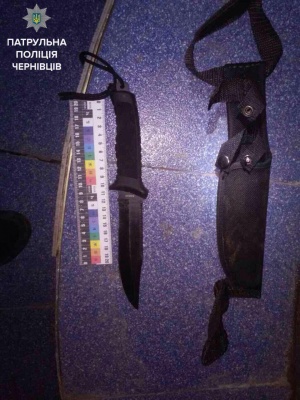 У Чернівцях уночі п’яний чоловік порізав людину ножем на вулиці Чкалова