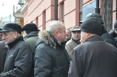 Колишні міліціонери пікетували управління нацполіції в Чернівцях  (ФОТО)