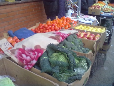 "Спочатку гріємо овочі, а потім себе", - продавці та продукти мерзнуть (ФОТО)