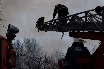 Пивзавод у Чернівцях гасять кілька бригад пожежників (ФОТО)