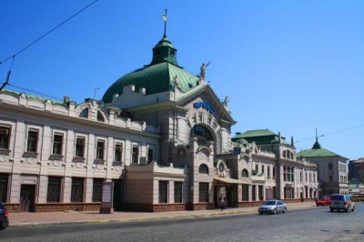 У Чернівцях поблизу залізничного вокзалу виявили труп чоловіка