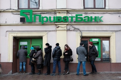 Готівки в банкоматах "ПриватБанку" вистачає, масових черг немає