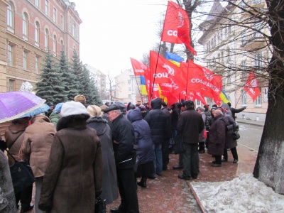 У Чернівцях соціалісти влаштували мітинг проти високих тарифів (ФОТО)