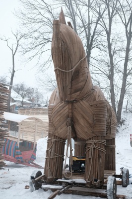 Маланкарі із Горбової привезуть на фестиваль до Чернівців 5-метрового коня із Трої (ФОТО)