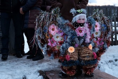 Циган вчив ведмедя танцювати. Як відгуляли знамениту Красноїльську маланку (ФОТО)