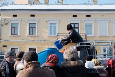 У Чернівцях на площі Пресвятої Марії помолилися і освятили воду (ФОТО)