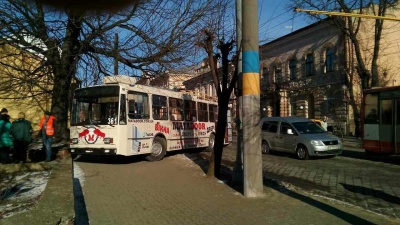 У тролейбуса не відмовляли гальма - водій намагався уникнути зіткнення, - ЧТУ