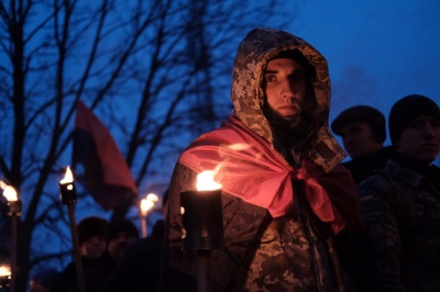 У Чернівцях націоналісти провели смолоскипну ходу пам’яті Героїв Крут (ФОТО)