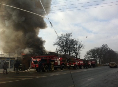 У селі на Буковині палає магазин будівельних матеріалів (ФОТО)
