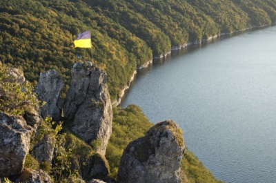 Підозра священика у згвалтуванні, лебеді на пляжі та найбезпечніша область. Найголовніші події Буковини за минулу добу