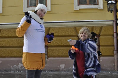 У Чернівцях роздають сердечка для допомоги хворій дівчинці (ФОТО)