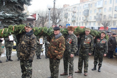 У Чернівцях мітингом і молебнем вшанували пам’ять загиблих в Афганістані