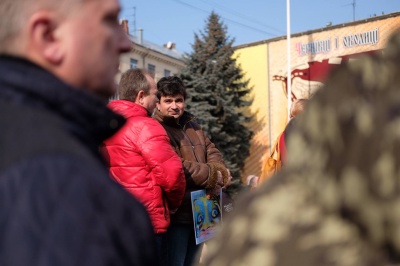 У Чернівцях на Центральній площі вшановують пам’ять героїв Небесної сотні (ФОТО)