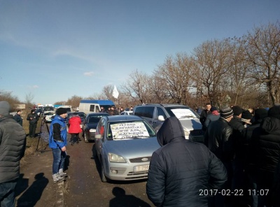 Активісти, що перекрили трасу до Румунії, розповіли, скільки часу блокуватимуть рух транспорту