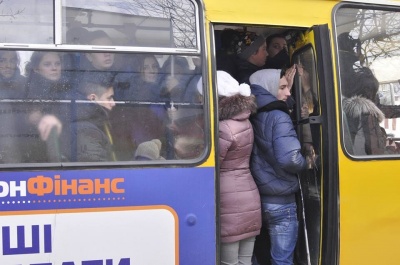 Чернівецька міськрада відправила листи-попередження про розірвання угод 9 перевізникам