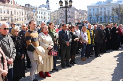 У центрі Чернівців молилися за мир і перемогу над агресором (ФОТО)