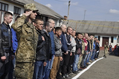 До армії з Буковини відправили першу “партію” призовників (ФОТО)