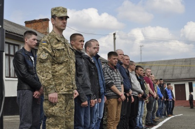 До армії з Буковини відправили першу “партію” призовників (ФОТО)