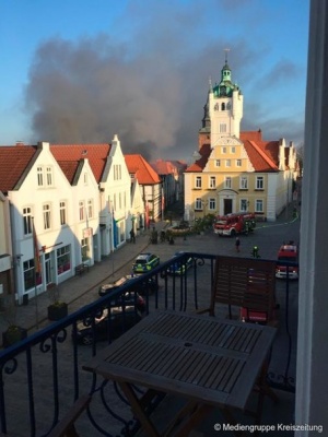 У Німеччині чоловік на машині в'їхав у ратушу: поліція спростувала теракт - фото