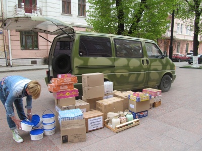 Із Чернівців на передову відправлять автівку, яку підготували волонтери(ФОТО)