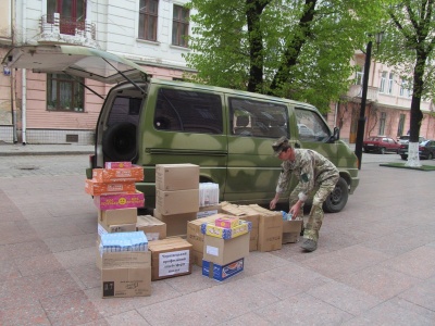 Із Чернівців на передову відправлять автівку, яку підготували волонтери(ФОТО)