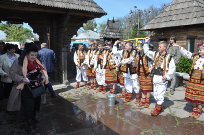 У Чернівцях у музеї просто неба розпочалось Великоднє свято (ФОТО)