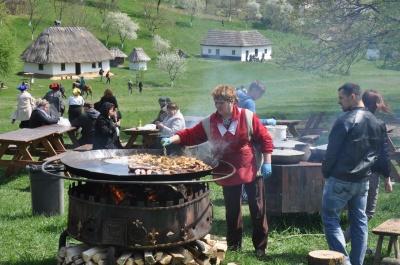 У Чернівцях у музеї просто неба розпочалось Великоднє свято (ФОТО)